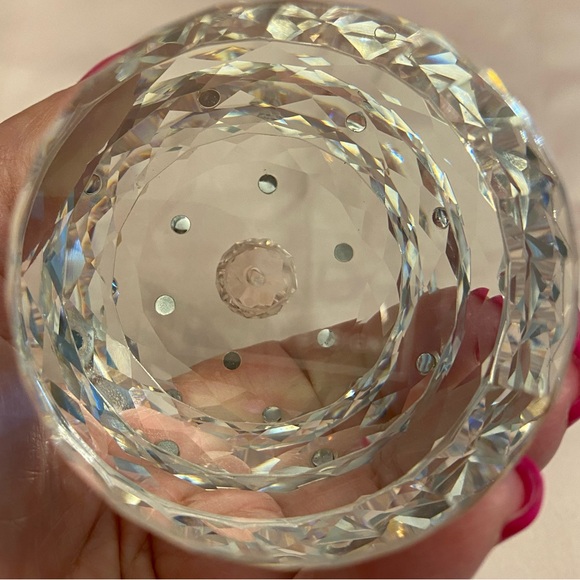 New (no box) SIMON DESIGN CRYSTAL CUPCAKE PAPERWEIGHT with PINK ON TOP - Picture 5 of 5